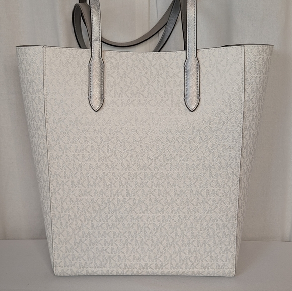 Michael Kors Vincent Large White And Metallic Silver Canvas Tote Coin Pouch NWT - Picture 4 of 9
